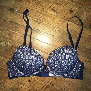 Victoria’s Secret Dream Angels push-up lacy bonded crossover 32B bra